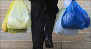 Datafolha revela o que o consumidor pensa sobre as sacolas plásticas